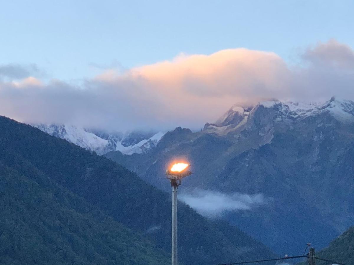 Отель Le 41 Avenue Foch Bagneres-de-Luchon Экстерьер фото