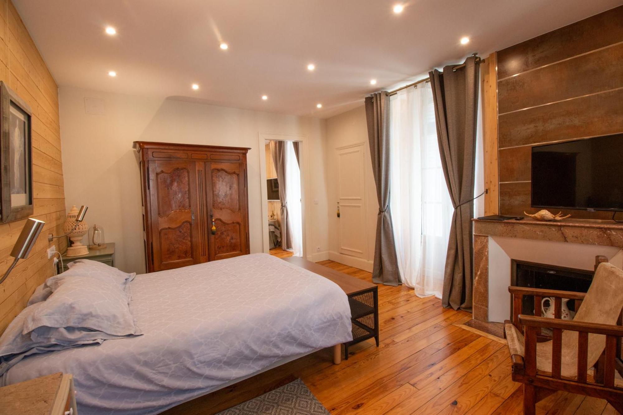 Отель Le 41 Avenue Foch Bagneres-de-Luchon Экстерьер фото